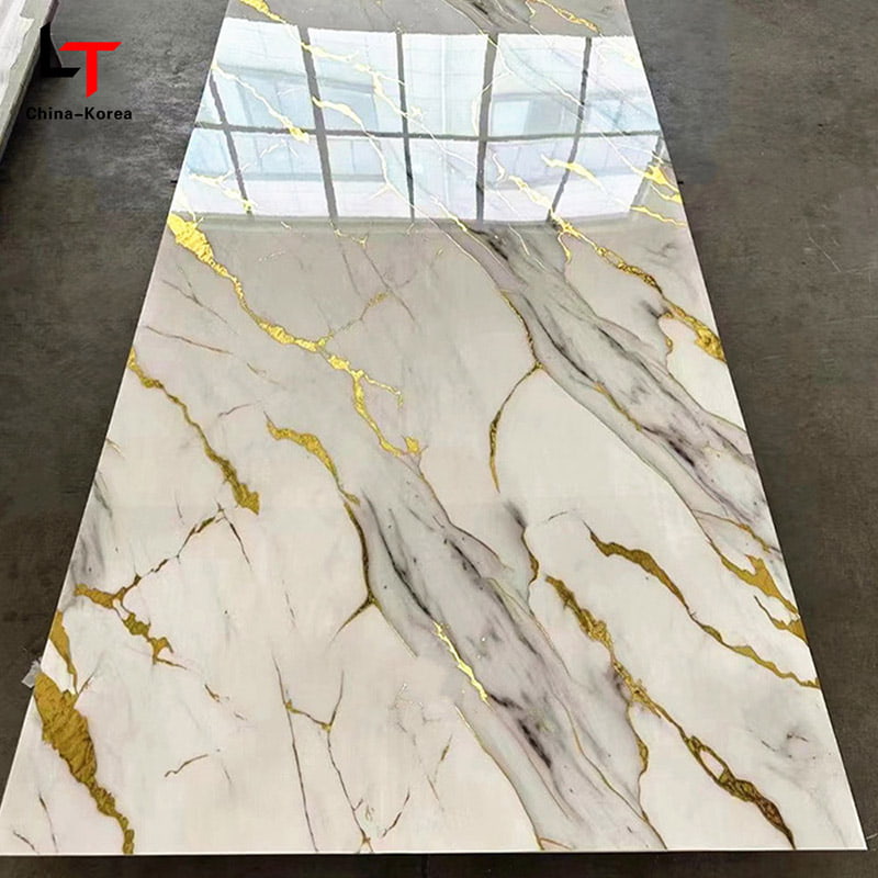 Vízálló 1220 × 2440 mm-es 3 mm-es PVC UV tábla belső fali panel dekorációhoz, magasfényű bevonattal az irodai dekorációhoz