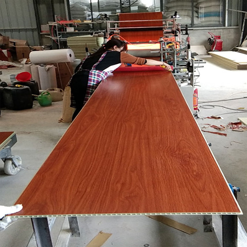 Modern integrált bambusz faszálas PVC fali panel TV-hez háttér kemény fali panel belső mennyezethez szállodai használatra