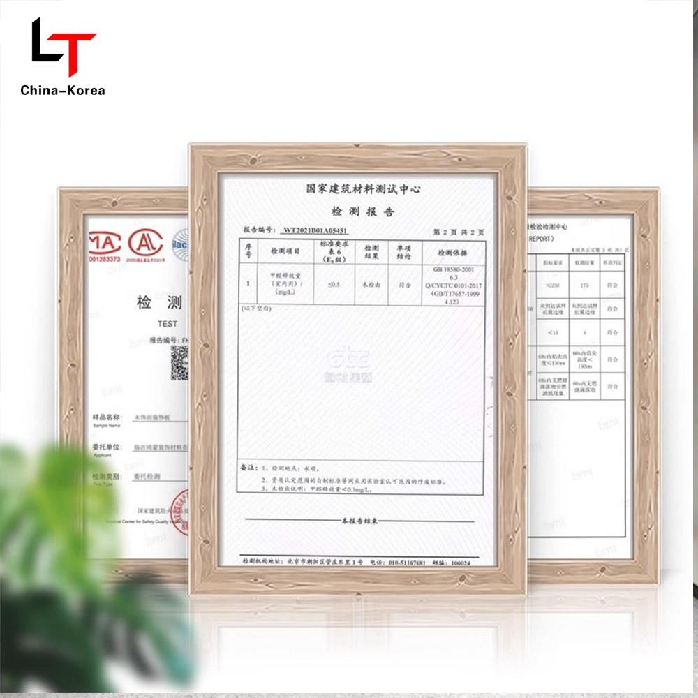 1220×2440mm környezetbarát PVC fa furnér szemcsés dekoratív falpanelek beltéri falburkolatokhoz, vízálló karcálló, könnyen felszerelhető